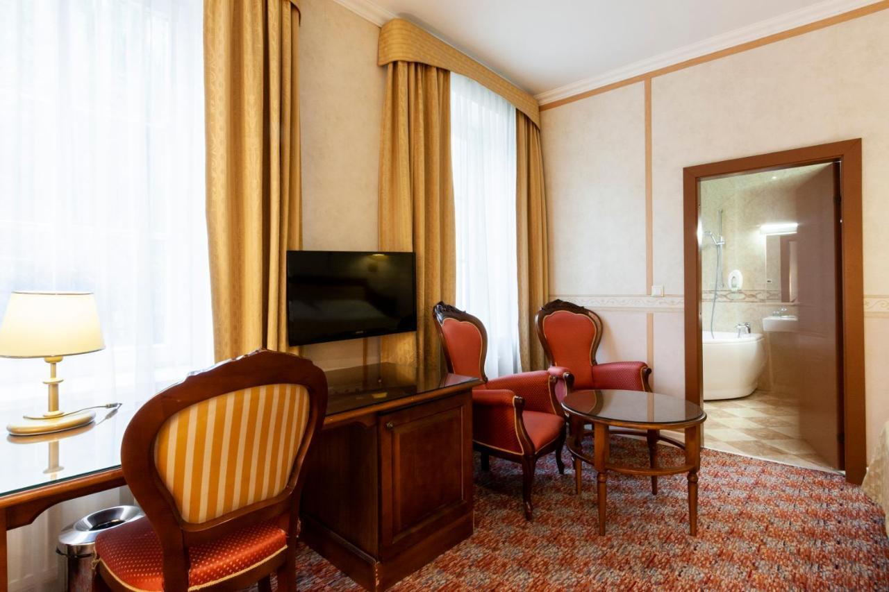 Story Inn Self Check-In Hotel Вилнюс Екстериор снимка