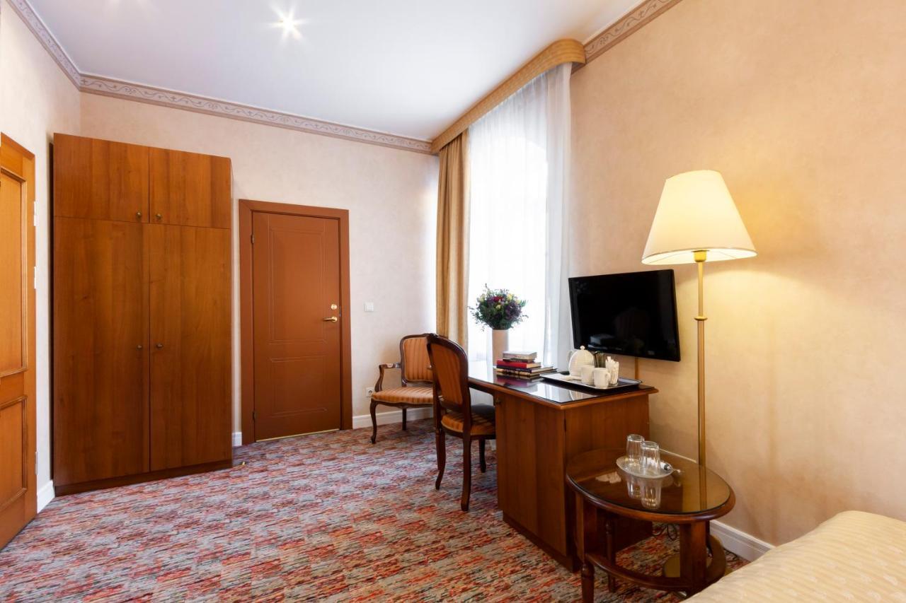Story Inn Self Check-In Hotel Вилнюс Екстериор снимка